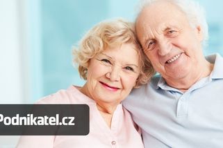 Někteří senioři si nechávají přerušit výplatu důchodu. Mohou na tom vydělat