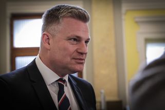 Policie usvědčila Turka z omylu. Odbočovací pruh v...