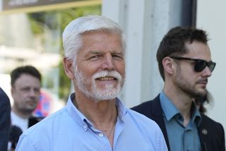 Pavel v akrobatickém letadle zvedl hejtry ze židle: Zážitkový program hradního pána pokračuje, ušklíbali se. Měli smůlu - Super.cz