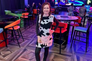 Ve společnosti ze sebe udělala „krávu.“ Eva Toulová zase překvapila svým vzhledem a ukázala vemínko - Super.cz