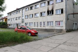Dva záchody pro celý dům, štěnice a drahé nájmy. V Plzni řeší, co s ubytovnami