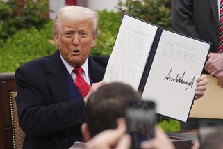 Co vše způsobí přejmenování Ontarijského jezera Trumpem na Americké