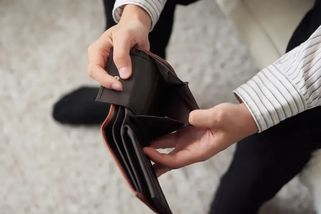 Zákon ukládá rodičům vyživovací povinnost déle, než čekají. Často musí živit dítě i dlouho po vysoké škole