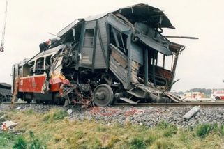 railtarget.cz/osobni-doprava/meli-jsme-jen-sekyry-a-pajcry-kolos-plny-zeleza-rozdrtil-motorak-dodnes-z-toho-mrazi-12268.html?utm_source=www.seznam.cz&utm_medium=seznam_distribuce&utm_campaign=lide