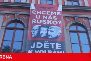 Plakát skupiny Kaputin s českými politiky a Putinem doputoval do Opavy