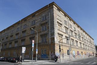Stavební úřad zavřel karlínská kasárna - Novinky