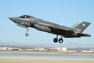 Hrozbou pro Česko jsou letadla F-35 a zdejší Ukraj...