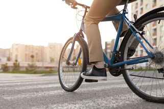 Senioři by měli dostávat potvrzení způsobilosti k jízdě na bicyklu - Médium.cz