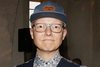 Exmoderátor Drahoňovský bojující s alopecií si sáhl na dno. Po odchodu z televize přibral patnáct kilo a přiznal úzkosti i vyčerpání