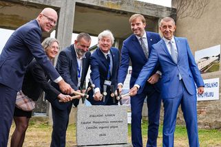 Obří proměna pražské nemocnice: Babiš v Krči odstartoval investici za víc než 2 miliardy
