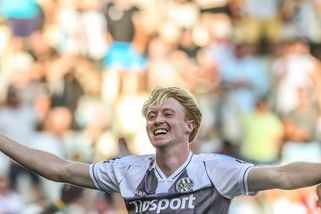 Skvělý Slončík sestřelil Baník. Hradec se výhrou naladil na Besiktas