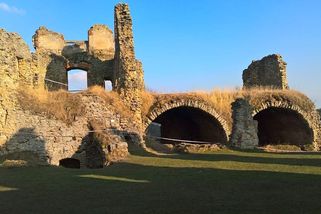 Zvířetice. Hrad, který už více než sedm století hledí do údolí Jizery - Médium.cz