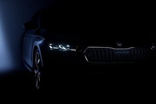Je tady úplně první pohled na novou Octavii. Nejprodávanější auto českého trhu ukáže Škodovka co nevidět - Garáž.cz