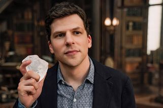 První hvězda festivalu přijela do Varů. Na místě už je Jesse Eisenberg - Seznam Zprávy