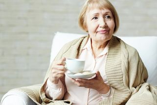 Důchod 44 tisíc vypadá jako jistota, jenže realita je jiná. Důchodkyně z Prahy sotva vyjde - Médium.cz
