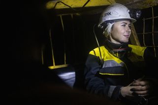 Fotky: Ženy hluboko pod povrchem. V dolech suplují válčící muže - Seznam Zprávy