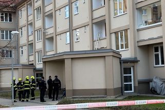 Žena v pražských Strašnicích vypadla z okna. Byl na ni vydán zatykač - Novinky