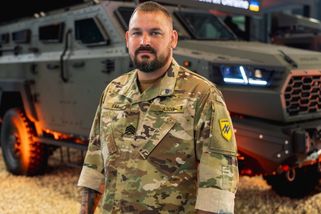 securitymagazin.cz/defence/vojak-azovu-oleg-chvali-ceske-zbrane-1404074449.html?utm_source=www.seznam.cz&utm_medium=seznam_distribuce&utm_campaign=lide