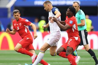 Džeko bude pokračovat v Schalke - Sport.cz