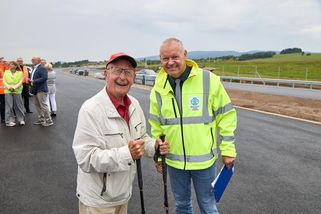 Propojení D11 na Polsko bude na začátek bez poplatku. Staví se svodidla a stěny