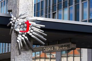 Za Českou televizi a rozhlas bude platit už úplně každý. Poplatky se navíc zvýší - ePřehledně