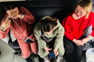 Zákaz mobilů ve vlaku, horor jít na záchod, líčí korespondent Novinek cestu z Kyjeva - Novinky