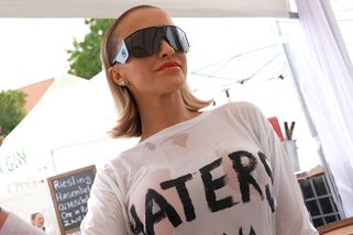 Přešlap za všechny peníze: Nela Slováková si chtěla koupit luxusní boty za 26 tisíc, z karty se jí strhlo přes půl milionu - Super.cz