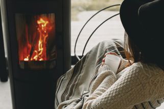 Přestaňte otravovat sebe i své sousedy kouřem z komína, za který vám hrozí pokuta. Řešení je vcelku snadné - EnergoZrouti.cz