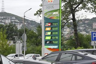 Ukrajinci změnili taktiku útoků na rafinérie. Výsledkem je benzínová krize v Rusku - Novinky