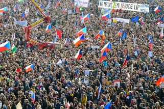 Milion chvilek chystá demonstraci na Letné. Minář mluví o "brzdění rozkladu státu"