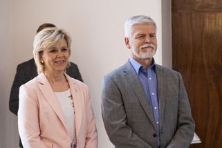 Prezidentova manželka by měla brát náhrady téměř 100 tisíc měsíčně, navrhuje Jurečka - Novinky