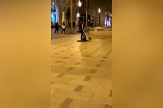 Grázl zaútočil na babičku na kole, dostal rychlou lekci pomocí kopance | Darwinovy ceny