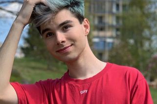 Oběť Adama Kajumiho se pokusila o sebevraždu a on se jí vysmíval, ať nedělá scény. Hrozí mu až 12 let za mřížemi