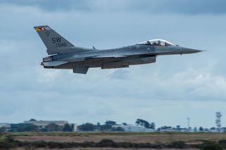 Letoun F-16 sestřelil v Rumunsku další dron - Seznam Zprávy