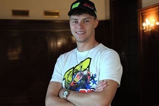 Do Brna v nových barvách. Salač chce po roce s jiným týmem a speciální přilbou útočit na pódium - Sport.cz