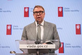 Juchelka couvá ze slibu: Zastropování důchodového věku na 65 let se odkládá, čeká se na Brusel