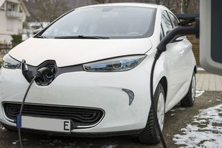 Zákaz aut se spalovacími motory od roku 2035 je správná cesta - Médium.cz