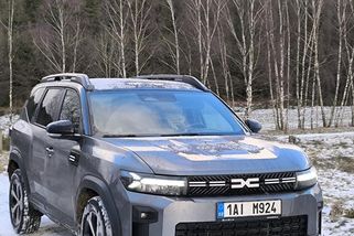 Je to vážně jen předokolka? Dacia Bigster předvádí, co umí v zimě mimo silnici