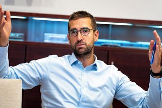 Průvan ve státních podnicích. Vláda odstranila třicítku šéfů a dosazuje známé tváře - Novinky