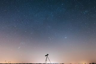 Vědci objevili planetu vzdálenou pouhých 25 světelných let, kde díky teplotě může být kapalná voda