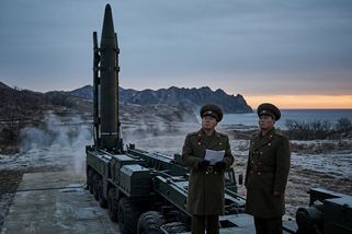 Pchjongjang vyhlásil poplach. USA posílají Jižní Koreji více než sto raket