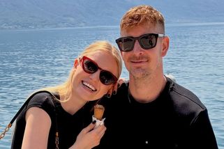 Hokejista Roman Červenka si našel o 18 let mladší herečku: Nejvíc se mu líbím v dresu, říká Michaela Pecháčková