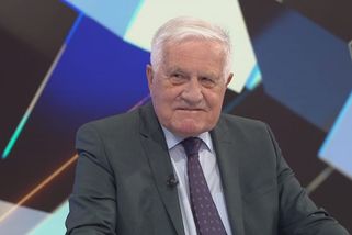 Musím zdvihat oči v sloup, vzkázal Klaus premiérovi Babišovi kvůli Maďarsku. Vládu rovněž pochválil