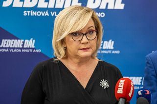 Nebezpečná Schillerová hrozí válkou podnikatelům, její rodiny se to však netýká - Médium.cz