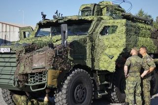Obrana podepsala smlouvu na nákup 24 obrněných vozidel Titus za čtyři miliardy - Seznam Zprávy
