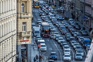 prahain.cz/doprava/cesi-neumi-ridit-vzkazal-ukrajinsky-taxikar-24623.html?utm_source=www.seznam.cz&utm_medium=seznam_distribuce&utm_campaign=lide