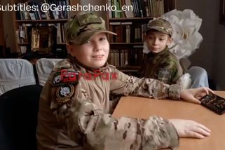 Pro Rusko a pradědy vystřílíme Chocholy, zpívají ruské děti v uniformách - Novinky