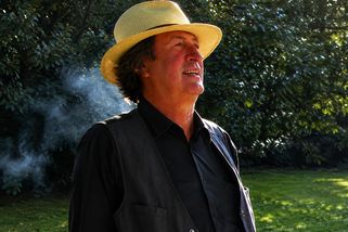 Bolek Polívka rád platil za všechny a pořádal dlouhé flámy. Jeho farma skončila s dluhem 56 milionů - Médium.cz
