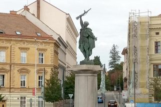 Přešlapování kolem znojemského Ivana. Centru dodnes dominuje sovětská socha