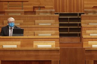 „Legislativní zmetek.“ Senátoři odmítli pandemický zákon - Novinky